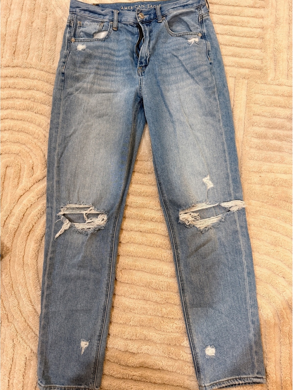 American Eagle Women's Mom Jeans Skinny Fit Light Wash Size 6 Long
